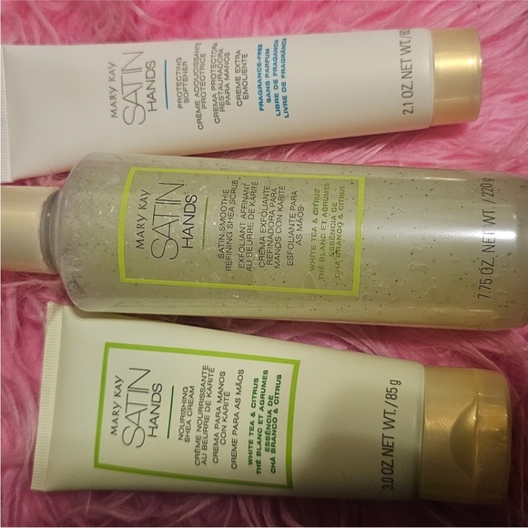 Mary Kay Satin Hands Set - Picture 3 of 5